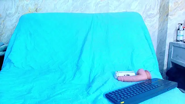 sofiaa little online show from 11/20/25, 08:42