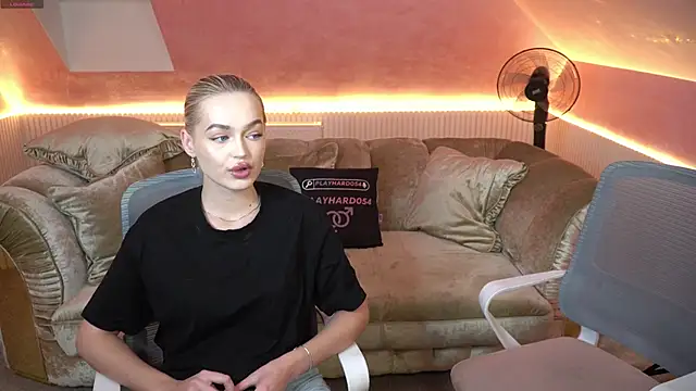 Liza Mur online show from 11/26/25, 03:23