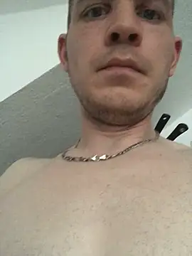 Snapshot of Spielzeugtwink chatting on 06/30/26, 02:50 Spielzeugtwink online show from 06/30/26, 02:50
