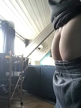 Spielzeugtwink online show from 02/15/26, 02:05