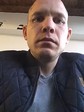 Spielzeugtwink online show from 05/13/26, 07:21