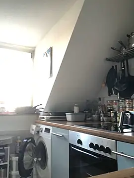 Spielzeugtwink online show from 11/22/25, 01:10