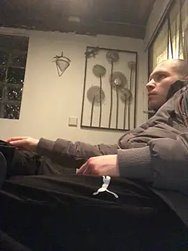 Spielzeugtwink online show from 03/19/26, 07:47