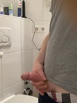 Spielzeugtwink online show from 02/08/26, 03:10