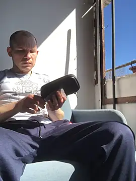 Spielzeugtwink online show from 04/08/26, 10:39