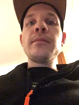 Spielzeugtwink online show from 11/24/25, 07:58