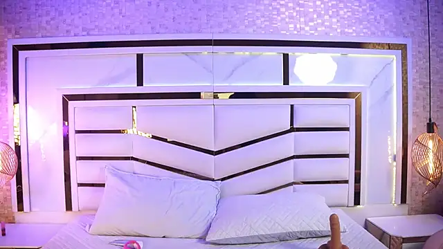 luciana agudelo online show from 12/22/25, 07:58