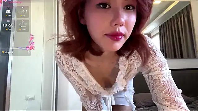 Snapshot of Yumiochi chatting on 11/26/25, 04:23 Yumiochi online show from 11/26/25, 04:23