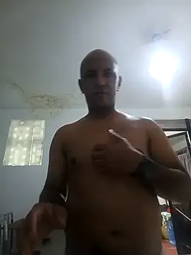 Snapshot of Carajito16 chatting on 12/17/25, 02:44 Carajito16 online show from 12/17/25, 02:44