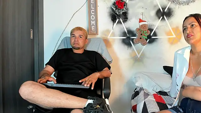 StephaniaAndRandy online show from 12/19/25, 01:24