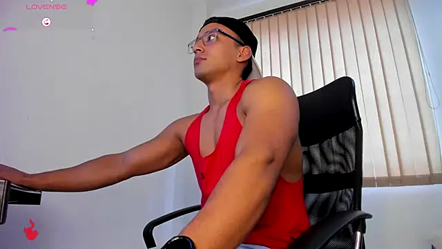 Snapshot of thomas_scot1 chatting on 11/27/25, 01:22 thomas scot1 online show from 11/27/25, 01:22