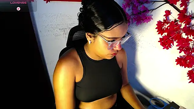 Snapshot of chleo_rosse chatting on 07/08/26, 01:52 chleo rosse online show from 07/08/26, 01:52