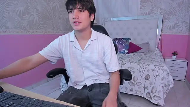 Snapshot of JakeSummer_ chatting on 11/25/25, 01:44 JakeSummer online show from 11/25/25, 01:44