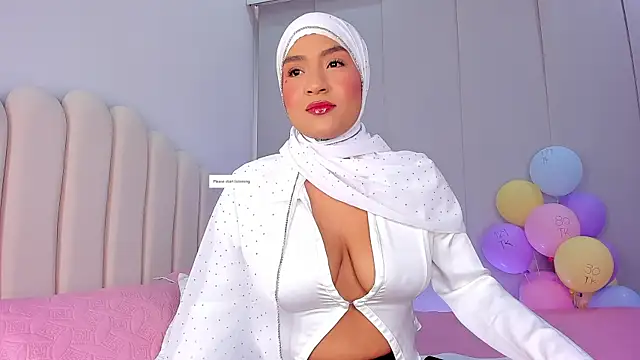 Snapshot of Amira-Zahra chatting on 05/12/26, 09:54 Amira-Zahra online show from 05/12/26, 09:54