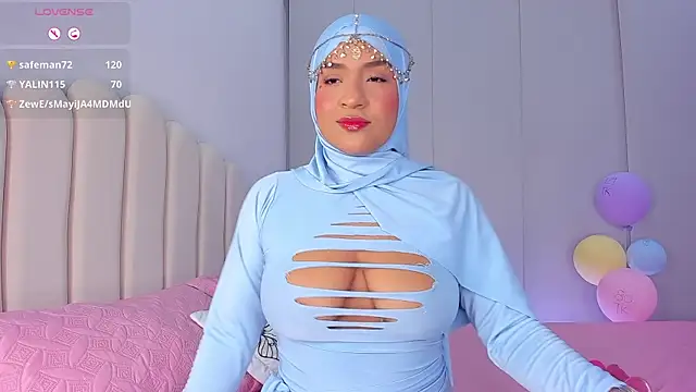 Snapshot of Amira-Zahra chatting on 05/21/26, 10:29 Amira-Zahra online show from 05/21/26, 10:29