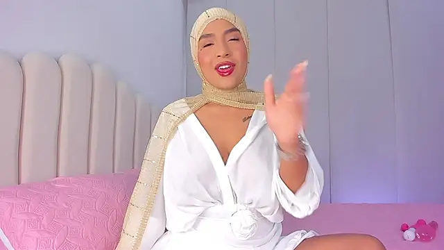 Snapshot of Amira-Zahra chatting on 05/01/26, 10:26 Amira-Zahra online show from 05/01/26, 10:26