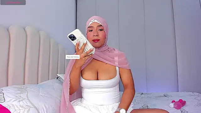 Amira-Zahra online show from 04/15/26, 10:21