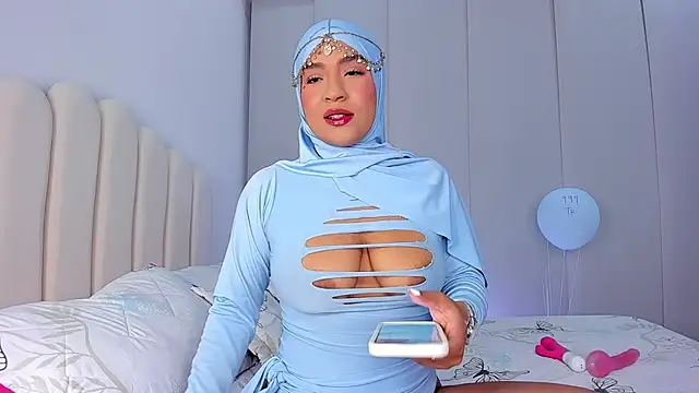 Amira-Zahra online show from 04/22/26, 10:16