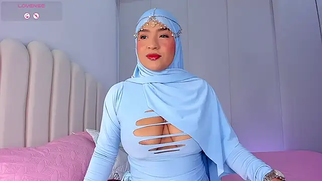 Snapshot of Amira-Zahra chatting on 07/14/26, 10:05 Amira-Zahra online show from 07/14/26, 10:05