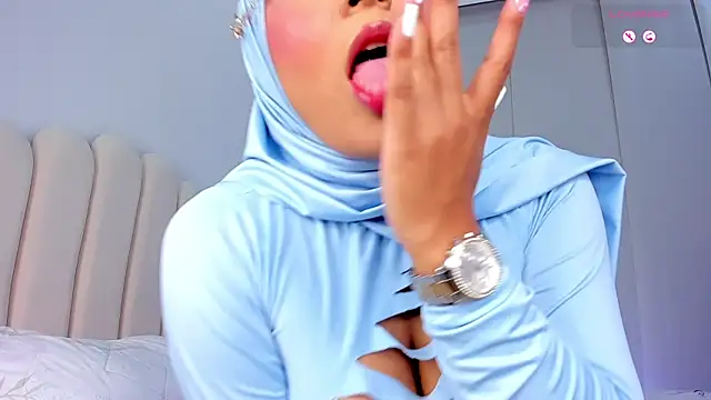 Amira-Zahra online show from 04/10/26, 10:17