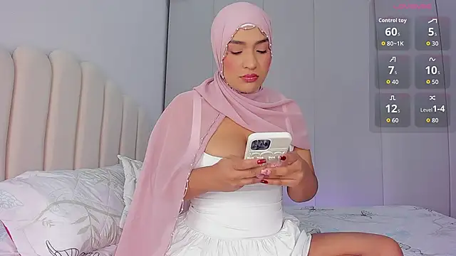 Amira-Zahra online show from 01/13/26, 10:30