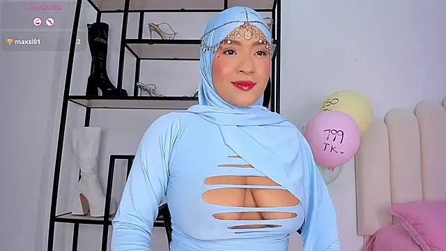 Snapshot of Amira-Zahra chatting on 06/30/26, 10:43 Amira-Zahra online show from 06/30/26, 10:43