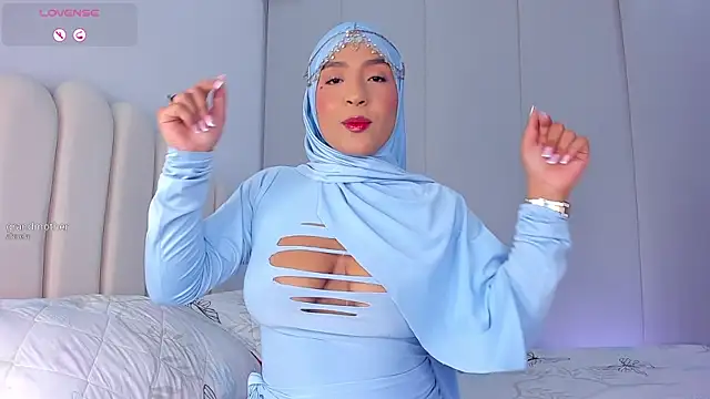 Snapshot of Amira-Zahra chatting on 08/03/26, 10:25 Amira-Zahra online show from 08/03/26, 10:25