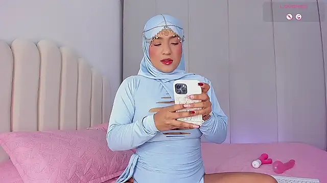 Amira-Zahra online show from 02/28/26, 09:31