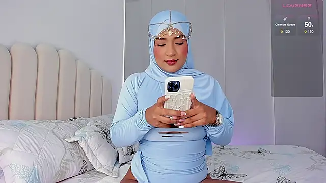 Snapshot of Amira-Zahra chatting on 12/02/25, 03:58 Amira-Zahra online show from 12/02/25, 03:58