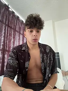 Snapshot of RossStrom chatting on 01/14/26, 05:05 RossStrom online show from 01/14/26, 05:05