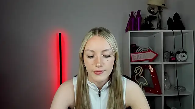 EvelynBlond online show from 05/26/26, 12:36