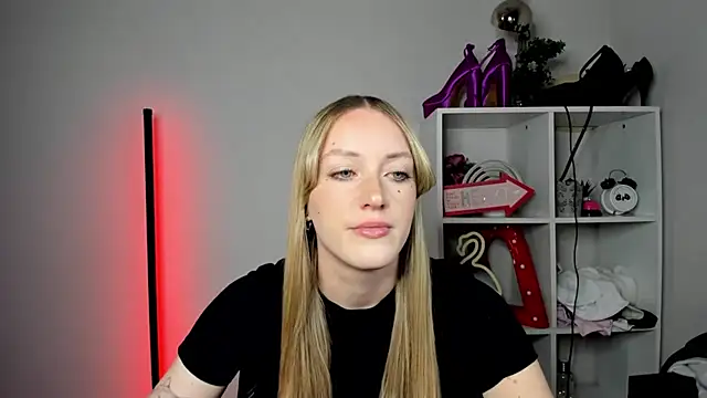 EvelynBlond online show from 05/04/26, 12:30
