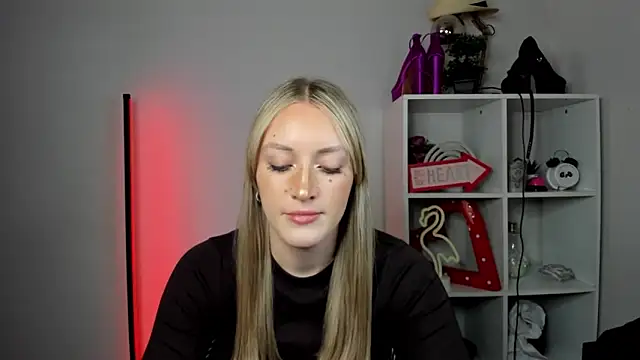 EvelynBlond online show from 05/22/26, 12:36