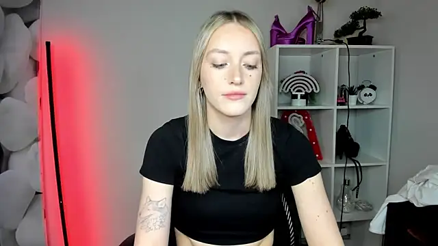 EvelynBlond online show from 02/18/26, 06:33