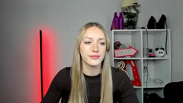 EvelynBlond online show from 05/15/26, 05:27