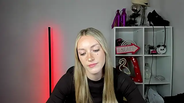 EvelynBlond online show from 06/03/26, 02:33