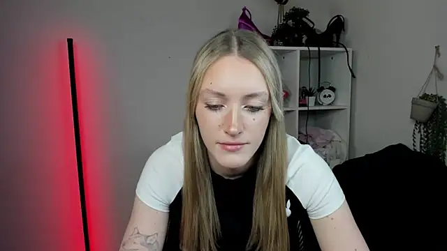 EvelynBlond online show from 04/16/26, 12:39