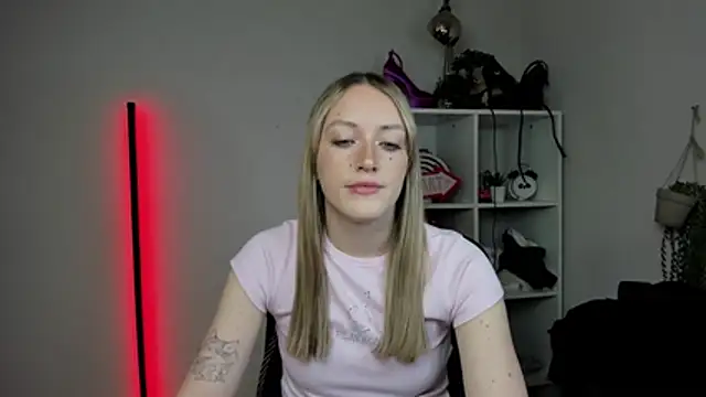 EvelynBlond online show from 04/08/26, 12:28