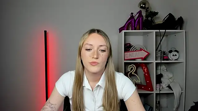 EvelynBlond online show from 04/22/26, 12:34