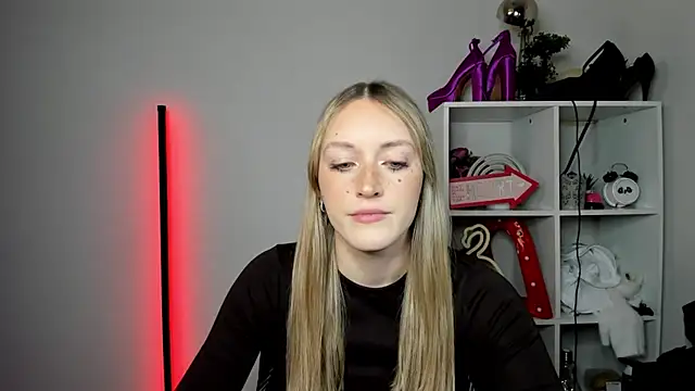 EvelynBlond online show from 04/27/26, 12:36