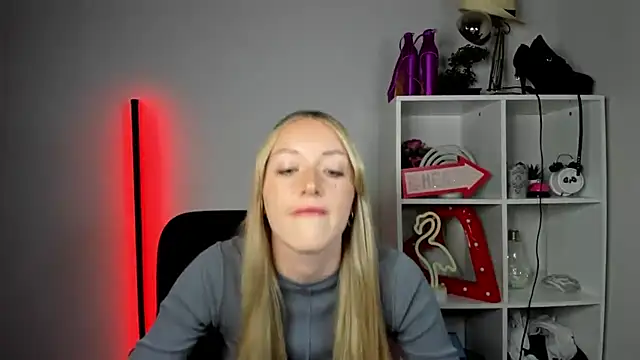 EvelynBlond online show from 05/29/26, 12:44