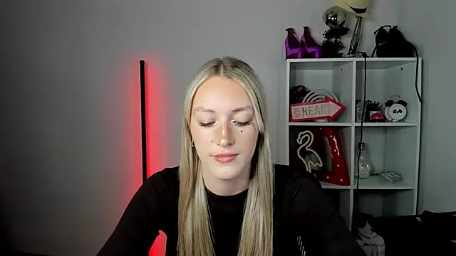 EvelynBlond online show from 06/26/26, 12:44
