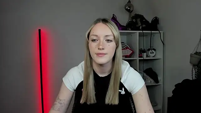 EvelynBlond online show from 04/07/26, 12:29