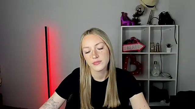 EvelynBlond online show from 07/01/26, 12:38
