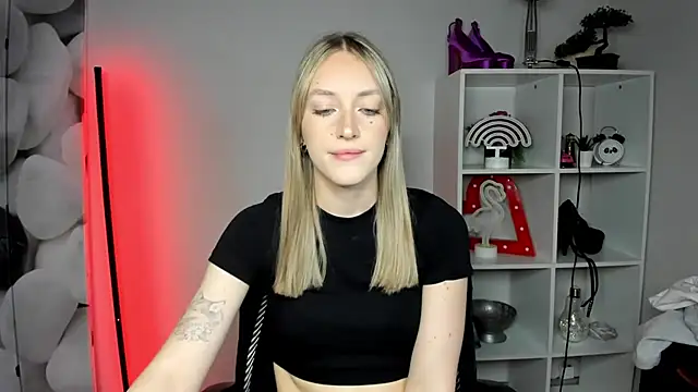 EvelynBlond online show from 02/16/26, 06:45