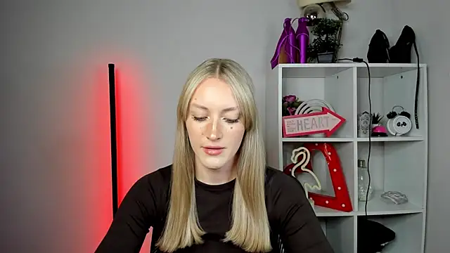 EvelynBlond online show from 05/20/26, 12:35