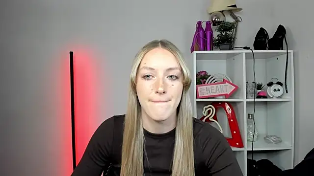 EvelynBlond online show from 05/14/26, 12:46