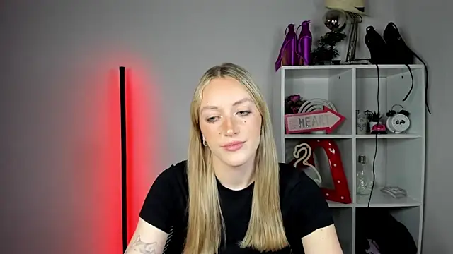 EvelynBlond online show from 06/05/26, 12:33