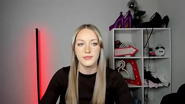 EvelynBlond online show from 05/07/26, 12:41