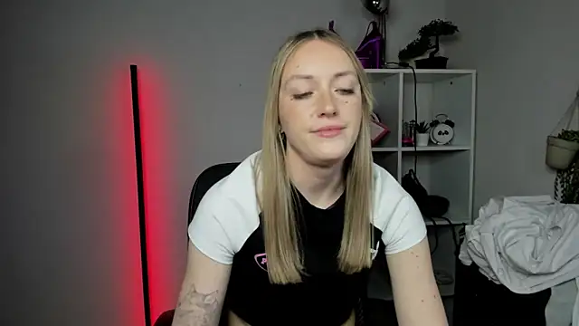 EvelynBlond online show from 03/11/26, 06:35